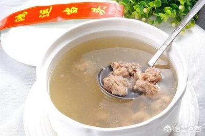 ​小火慢熬大半天的骨头汤其中的含钙量和什么差不多（你知道吗）