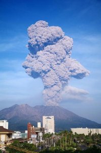 ​日本火山喷发附近情况（日本九州地区多个火山口喷发）