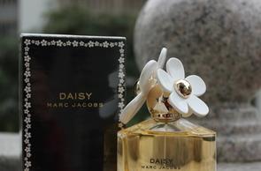 marc jacobs是什么档次？马克雅可布是几线牌子？