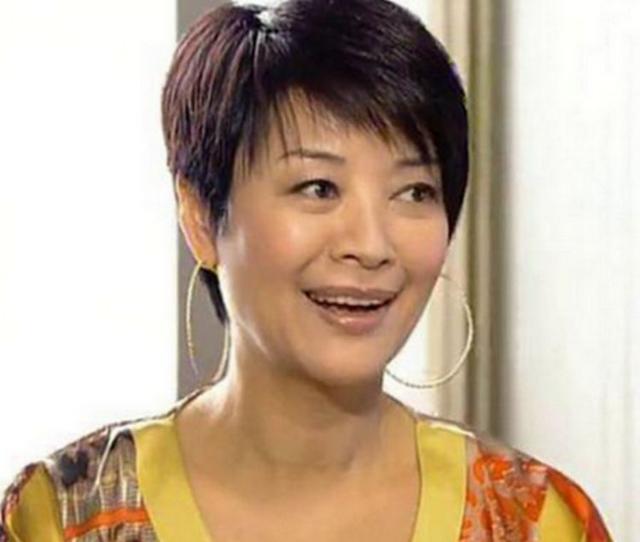 演技精湛，婚姻失败找到了同性伴侣，因女儿鼓励重回演艺圈