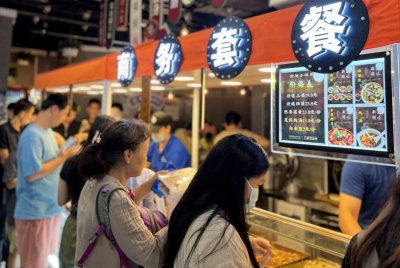 ​一餐19.9元，“食堂”开在超市里，零售业流行跨界餐饮