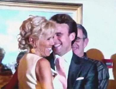 跨越年龄的爱情,老妻少夫26年的坚守与扮老深情