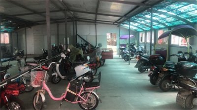 电瓶车自行车放哪才靠谱?门口容易丢,家里易失火