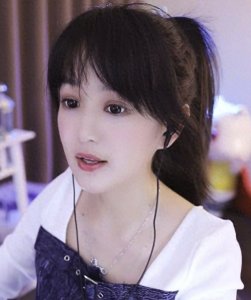 又跑一个!文儿愿意以8000W续约费留在YY,结果被平台无情抛弃!