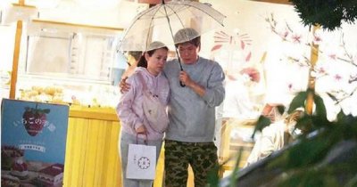 曾宝仪和导演男友低调相处16年,多次传出婚讯,好事将近了?