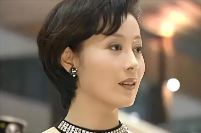 邬倩倩:挤走导演原配夫人,成功上位后却没坐稳,67岁了还是单身