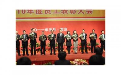 老公和异性微信聊天怎么办(老公和异性频繁聊天该不该制止)