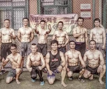 如何快速练出腹肌胸肌视频(怎么样快速练出腹肌和胸肌)