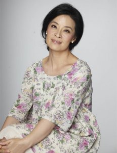 顾艳:饰演妈妈的专业户,为了家庭远离荧屏18年