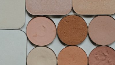 是粉底液好还是气垫好用 粉底液和气垫哪个好些