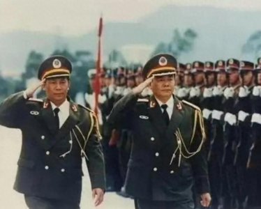 他是驻港部队第一任司令员,59岁晋升上将衔,62岁担任副总参谋长