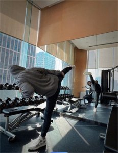 甄子丹的健身视频直拍!这肌肉,这力量,这是60岁年龄该有的吗?