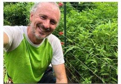 惊闻:河国荣因思妻过度,抑郁不能自拔,家中饮烟离世!