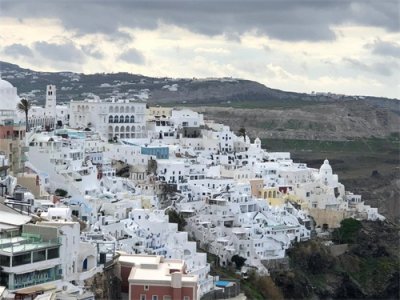 希腊圣托里尼岛,旺季是年轻人的浪漫,淡季是老年人的天堂