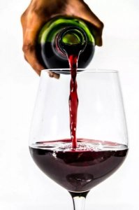 红酒倒多少是标准的,红酒倒多满