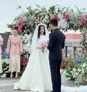 37岁“赵姬”朱珠结婚!婚礼现场照曝光 老公系清华大学教师