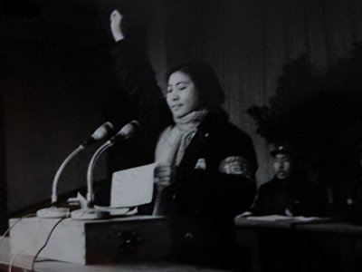 纺织女工吴桂贤,37岁当上新中国副总理,任职两年后却辞去职位