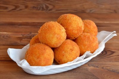 炸汤圆,不能直接下油锅,多做2步,汤圆金黄酥脆,不爆裂不露馅