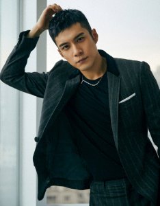 颜值超高拍戏“疯”,4年不识肉滋味,八块腹肌韩东君