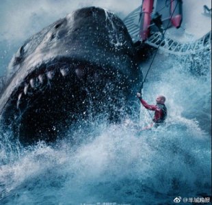 现实版巨齿鲨!全球最大白鲨“深蓝”现身夏威夷 身长达6米