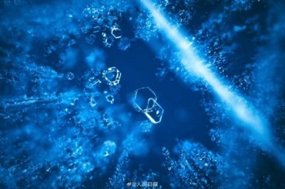 沁人心脾!喜马拉雅山上的绝美蓝冰