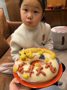 重庆“阳光女孩”豆豆坐上春晚观众席 妈妈:这是最难忘的春节