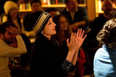 #迪丽热巴泳衣事件:严实的泳装展现真我