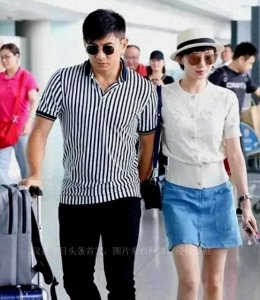 刘诗诗和吴奇隆同框秀恩爱,刘诗诗少女感十足,吴奇隆好尴尬